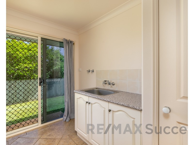 14B Barry Street, Mount Lofty QLD 4350