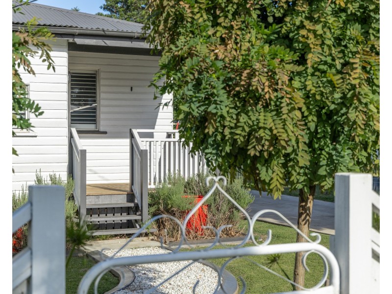 38 Monash Street, Newtown QLD 4350