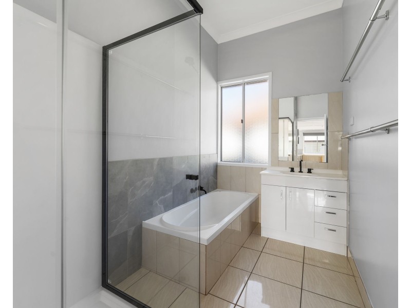 10 Bothwell Street, Newtown QLD 4350
