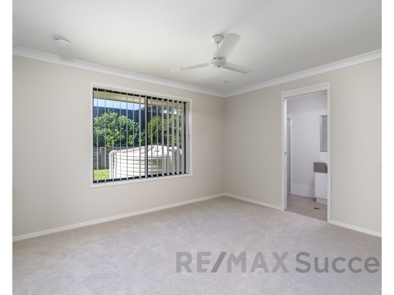 27 Wareena Crescent, Glenvale QLD 4350