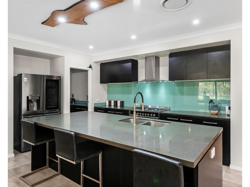 1 Horton Place, Regency Downs QLD 4341
