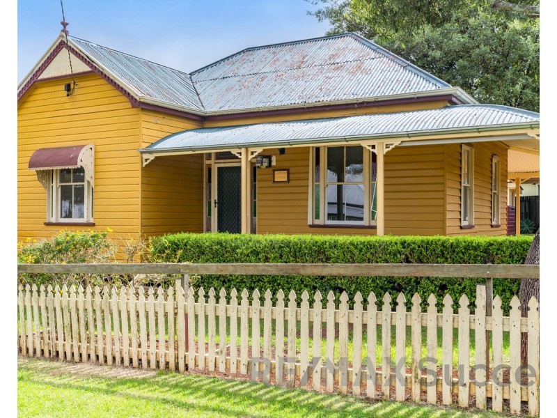 1 Glasgow Street, North Toowoomba QLD 4350