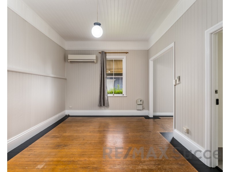 1 Glasgow Street, North Toowoomba QLD 4350