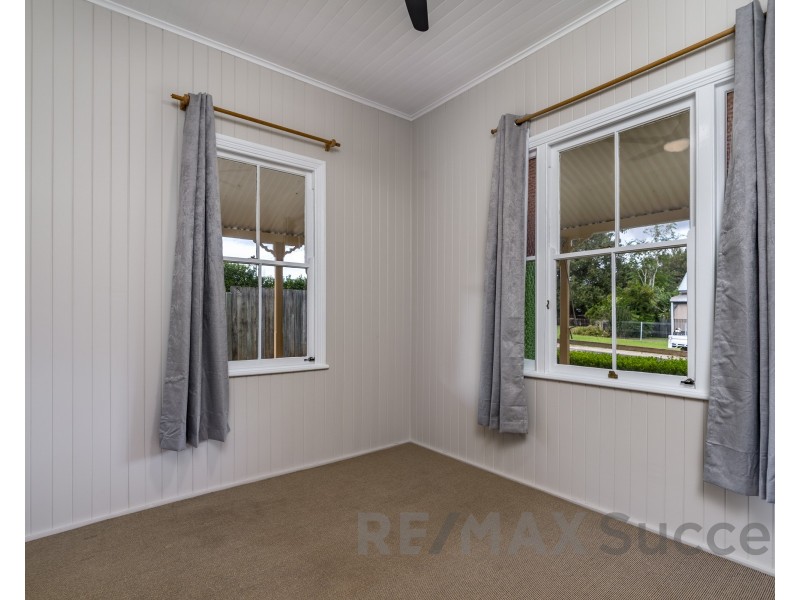 1 Glasgow Street, North Toowoomba QLD 4350