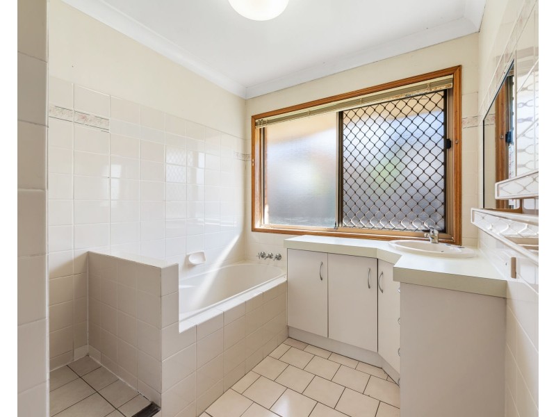 21 Fern Drive, Kearneys Spring QLD 4350