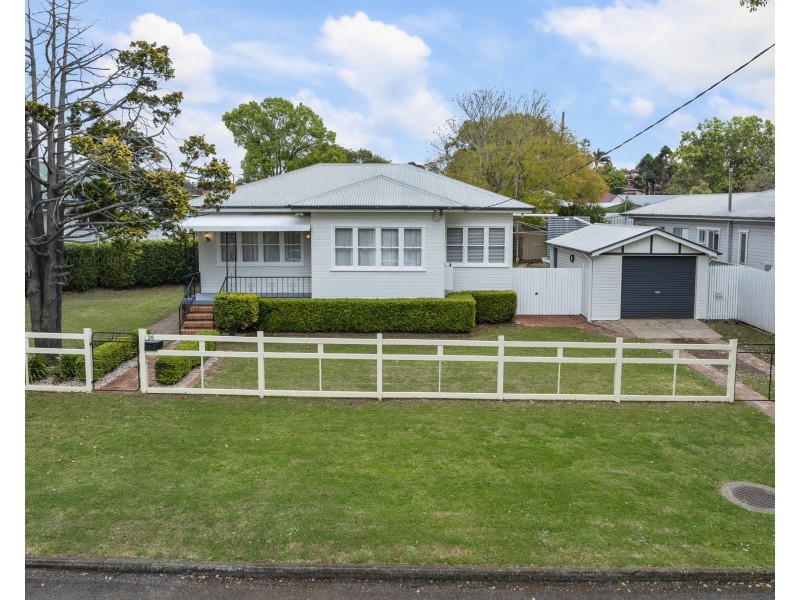 25 Doncaster Street, Newtown QLD 4350