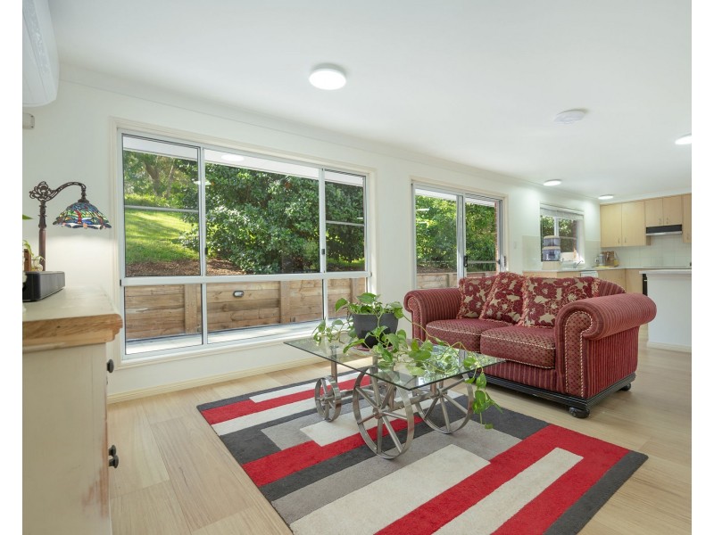 4 Hillsdale Crescent, Blue Mountain Heights QLD 4350