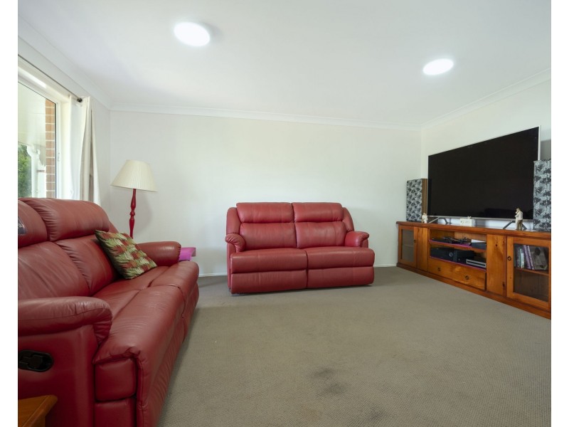 4 Hillsdale Crescent, Blue Mountain Heights QLD 4350