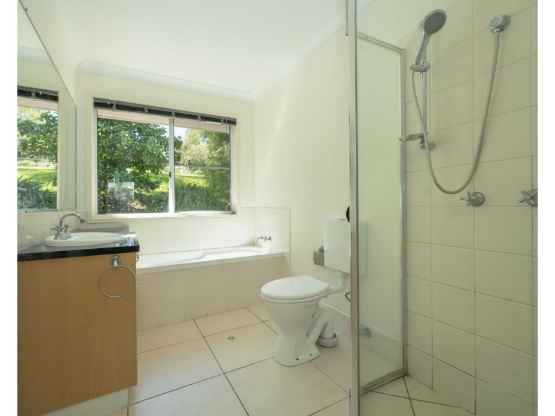 4 Hillsdale Crescent, Blue Mountain Heights QLD 4350