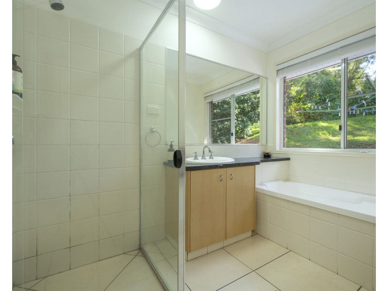 4 Hillsdale Crescent, Blue Mountain Heights QLD 4350