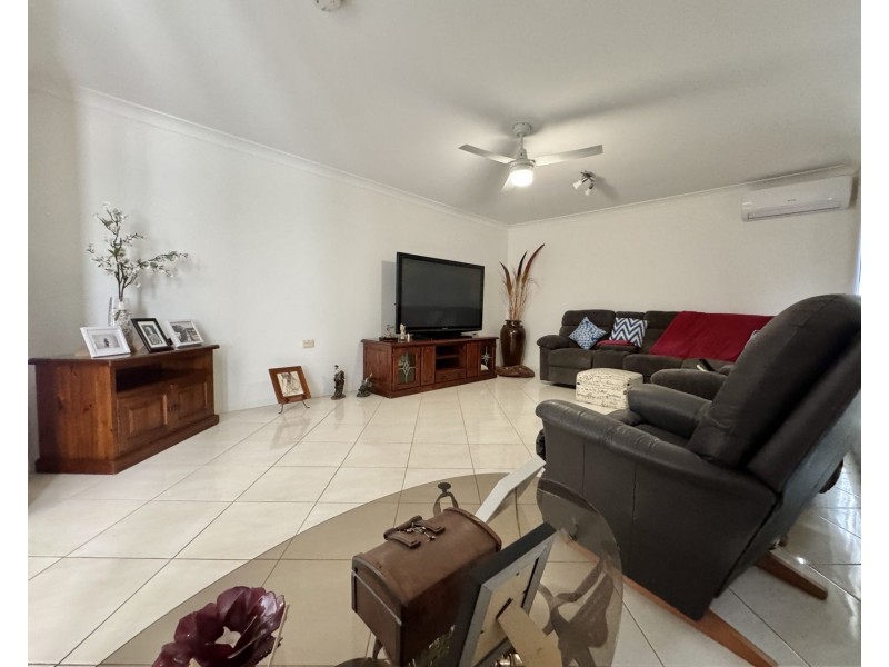 13 Baker Finch Place, Kensington Grove QLD 4341