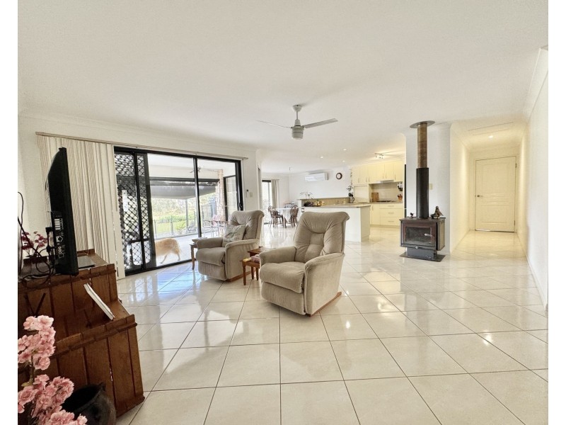 13 Baker Finch Place, Kensington Grove QLD 4341