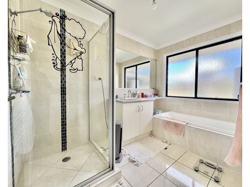 13 Baker Finch Place, Kensington Grove QLD 4341