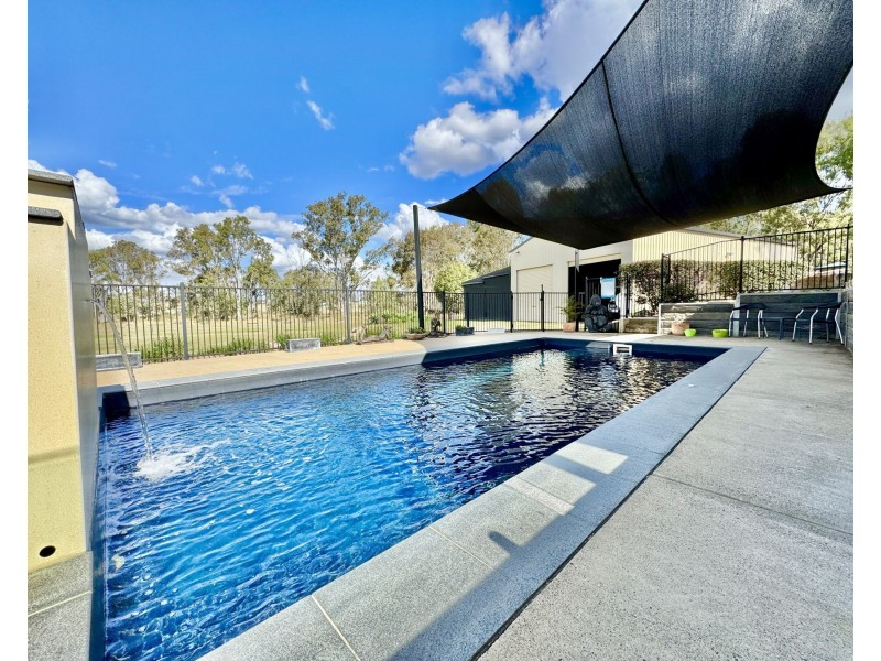 13 Baker Finch Place, Kensington Grove QLD 4341