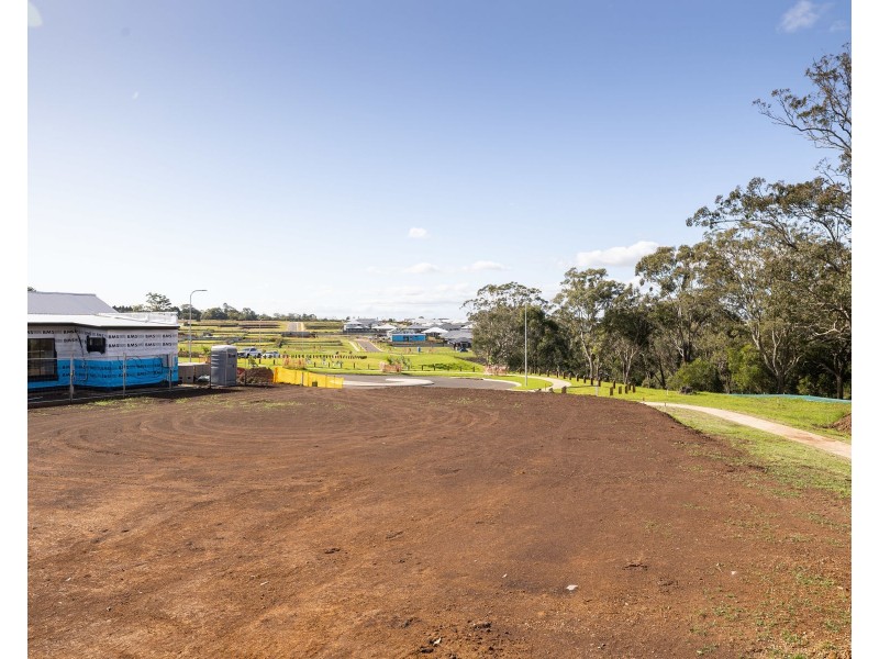 7 Ned Court, Kearneys Spring QLD 4350