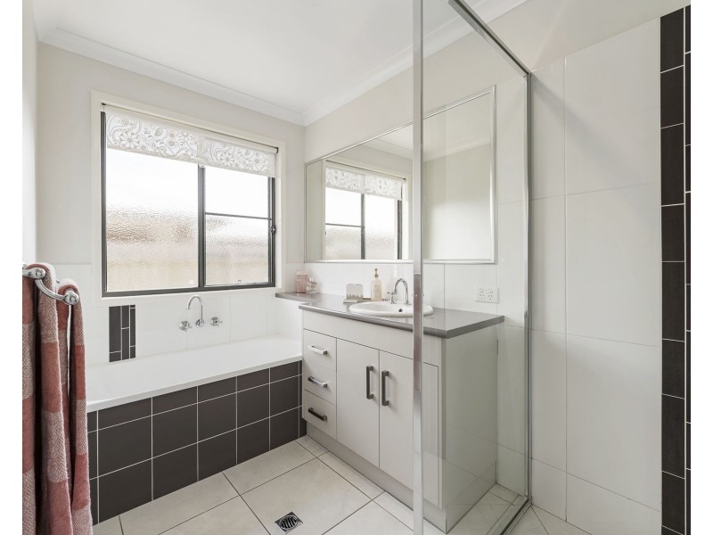 21 Opperman Dr, Kearneys Spring QLD 4350