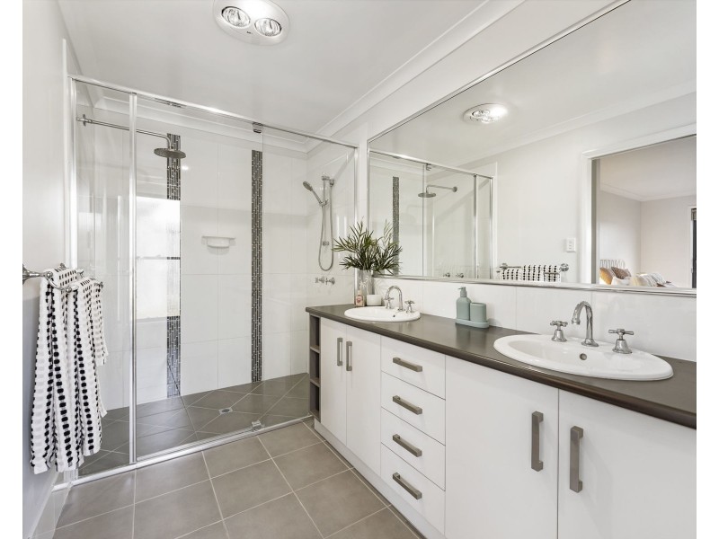 21 Opperman Dr, Kearneys Spring QLD 4350