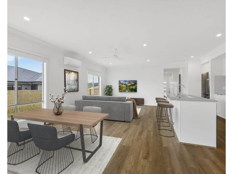 7 Clara May Street, Cotswold Hills QLD 4350