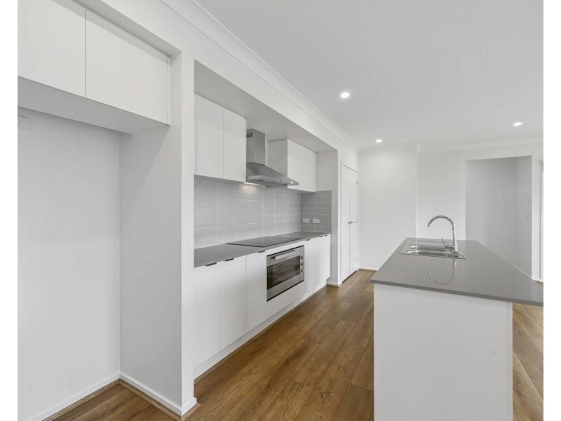 7 Clara May Street, Cotswold Hills QLD 4350