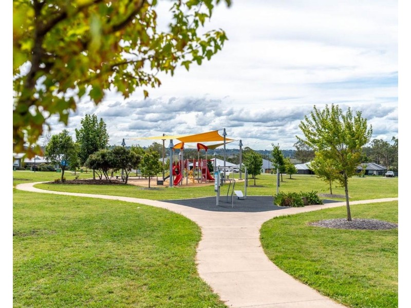 7 Clara May Street, Cotswold Hills QLD 4350