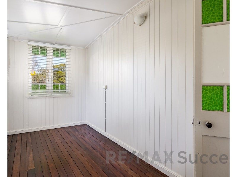 211 Campbell Street, Newtown QLD 4350