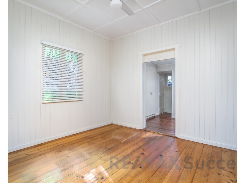 211 Campbell Street, Newtown QLD 4350