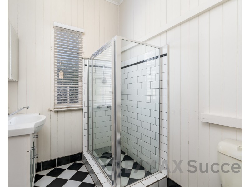 211 Campbell Street, Newtown QLD 4350
