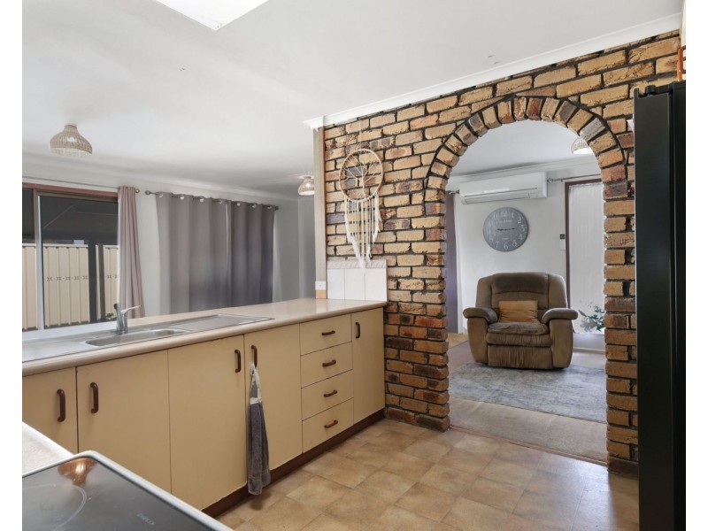 14 Sapphire Court, Kearneys Spring QLD 4350