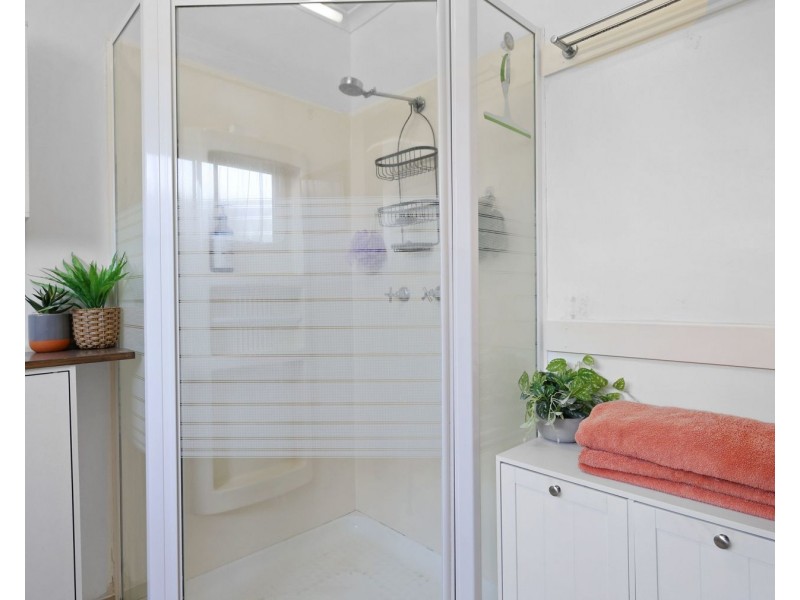 14 Sapphire Court, Kearneys Spring QLD 4350