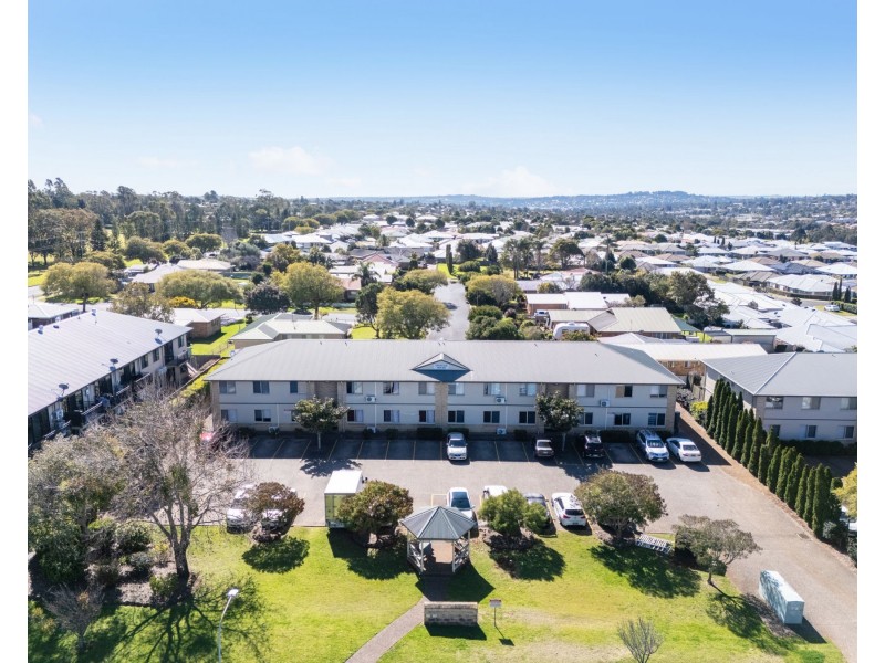 2/5-7 Uniplaza Court, Kearneys Spring QLD 4350