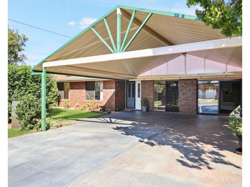 10 Schultz Street, Kearneys Spring QLD 4350