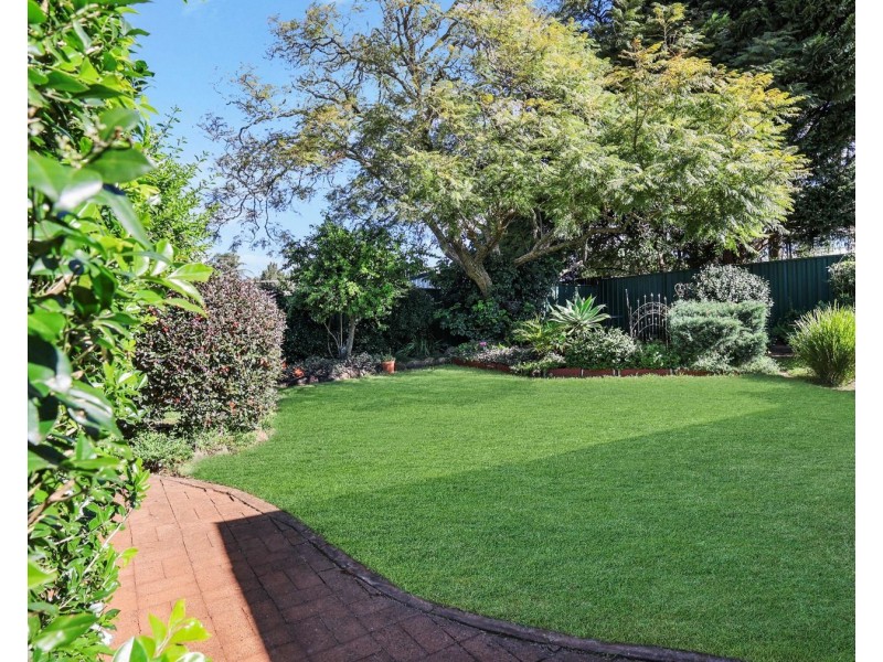 10 Schultz Street, Kearneys Spring QLD 4350