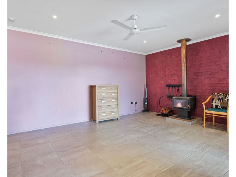 10 Schultz Street, Kearneys Spring QLD 4350