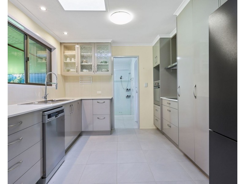 10 Schultz Street, Kearneys Spring QLD 4350