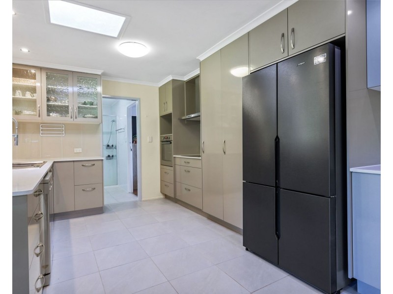 10 Schultz Street, Kearneys Spring QLD 4350