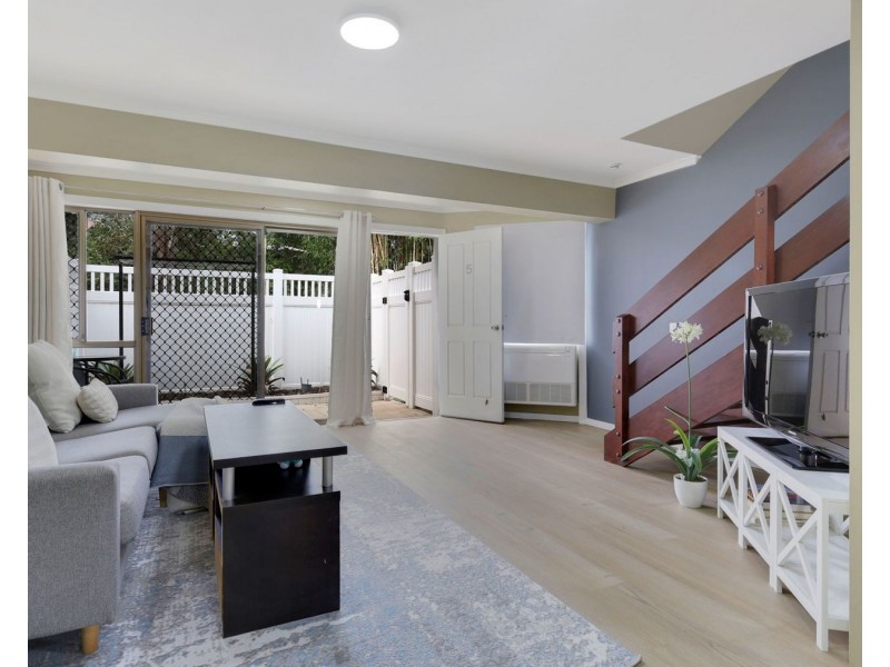 5/2 Benjamin Street, Mount Lofty QLD 4350