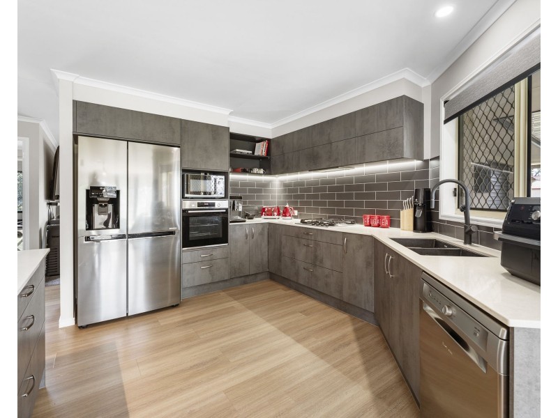6 Highview Street, Meringandan West QLD 4352