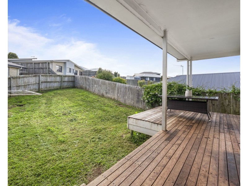 2/65 Barlow Street, Cranley QLD 4350