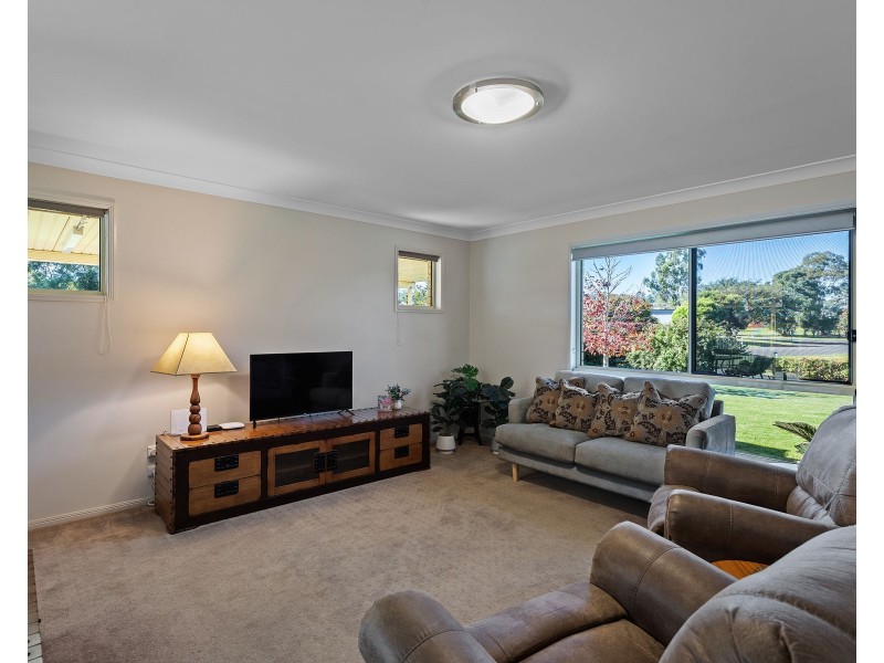 2 Jonathan Street, Highfields QLD 4352