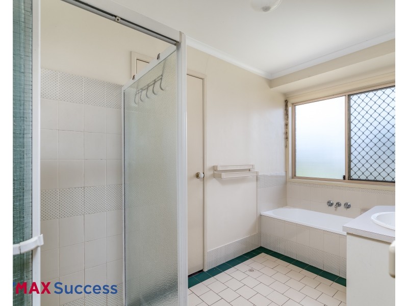 1 Stoneyhurst Court, Glenvale QLD 4350
