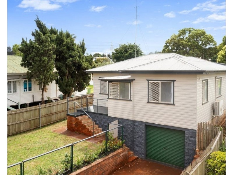 144 Ruthven Street, North Toowoomba QLD 4350