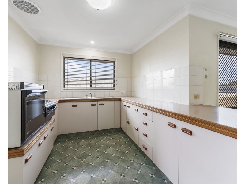 20 Riethmuller Street, Kearneys Spring QLD 4350
