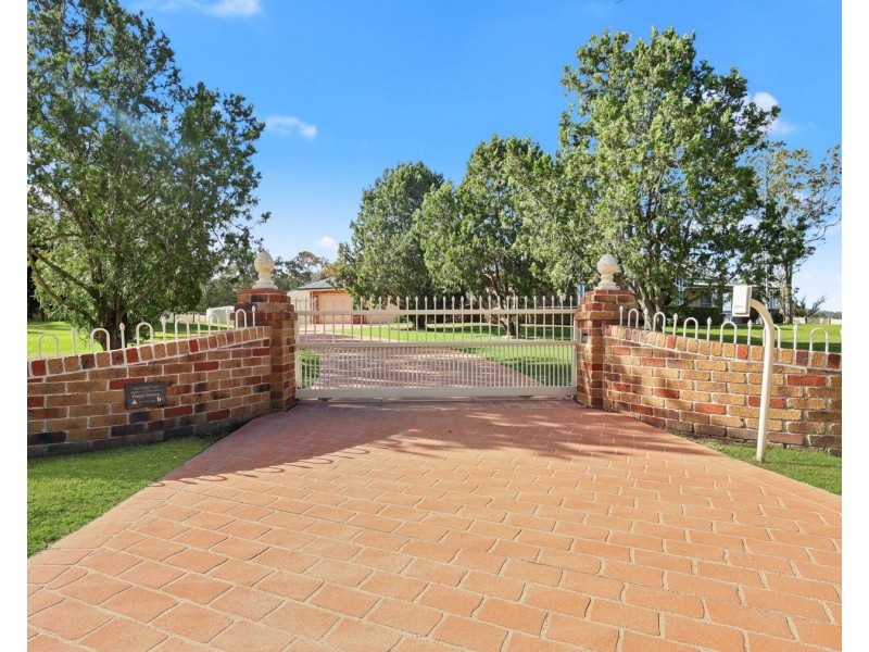 2 Cotswold Close, Cotswold Hills QLD 4350