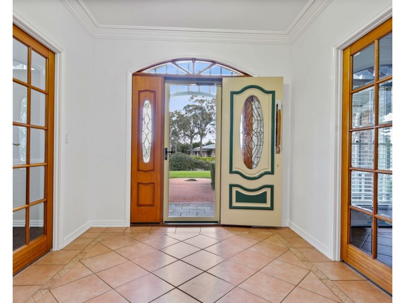 2 Cotswold Close, Cotswold Hills QLD 4350