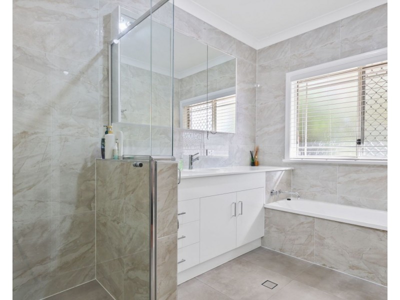 2 Cotswold Close, Cotswold Hills QLD 4350