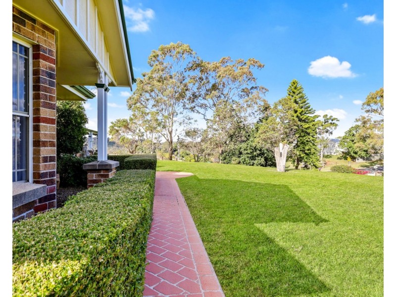 2 Cotswold Close, Cotswold Hills QLD 4350