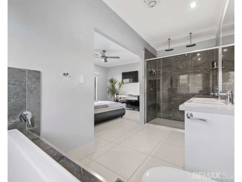 5 Regent Court, Regency Downs QLD 4341