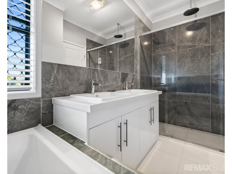 5 Regent Court, Regency Downs QLD 4341