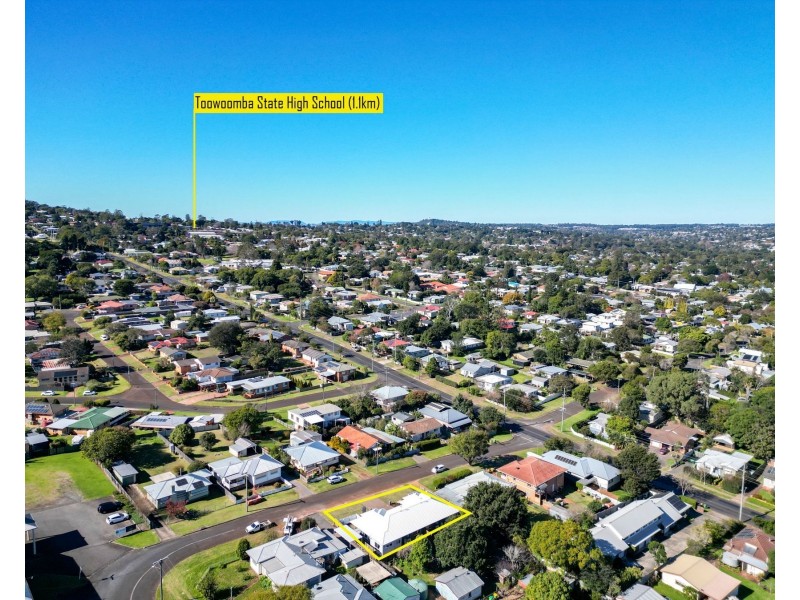 U2 and U3, 1A Elworthy Street, North Toowoomba QLD 4350