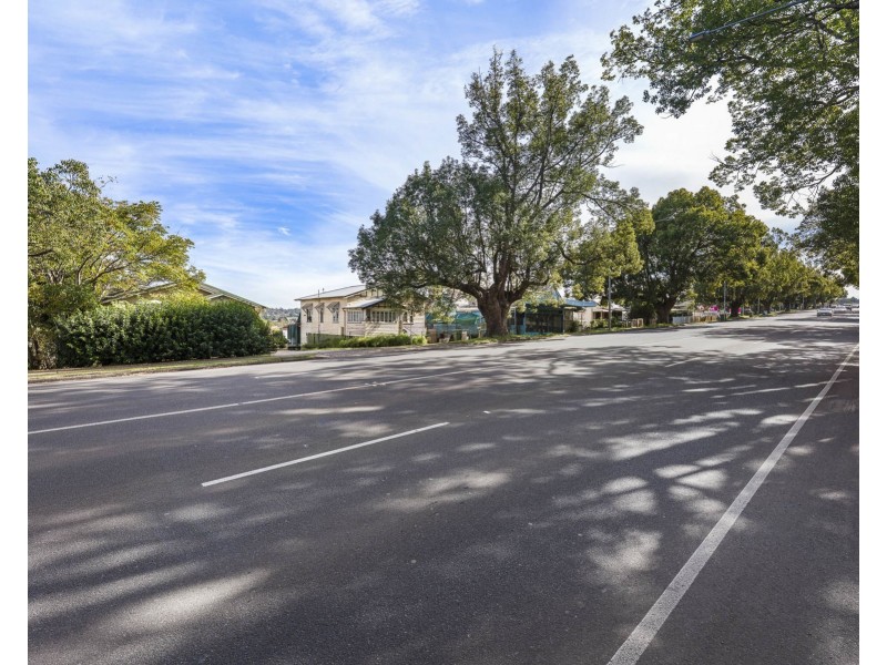 207, 209, 211 & 213a Ruthven Street & 26 Gordon Street, North Toowoomba QLD 4350